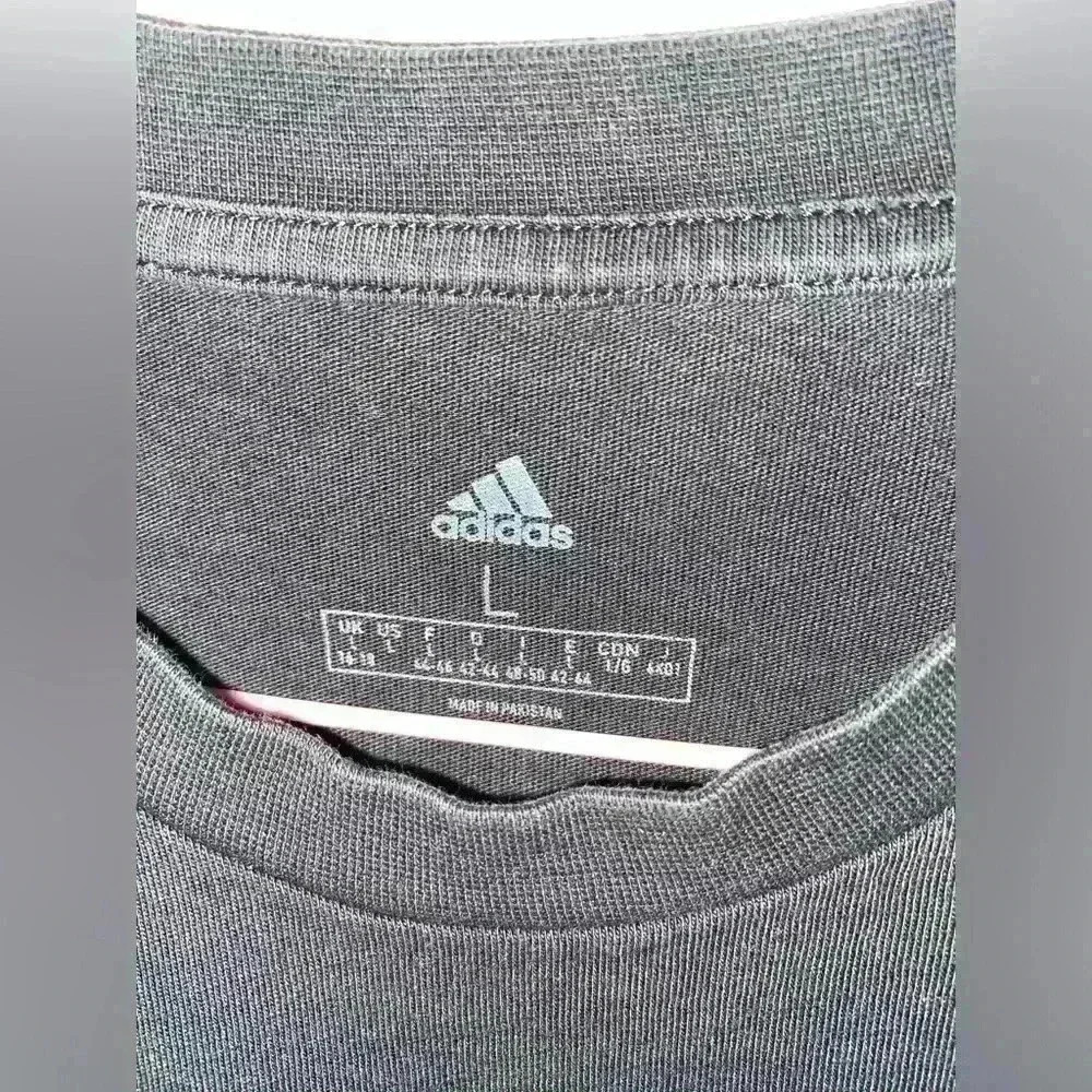 💜 2/$25 Women’s Adidas Black Short Sleeve Shirt - Picture 4 of 6